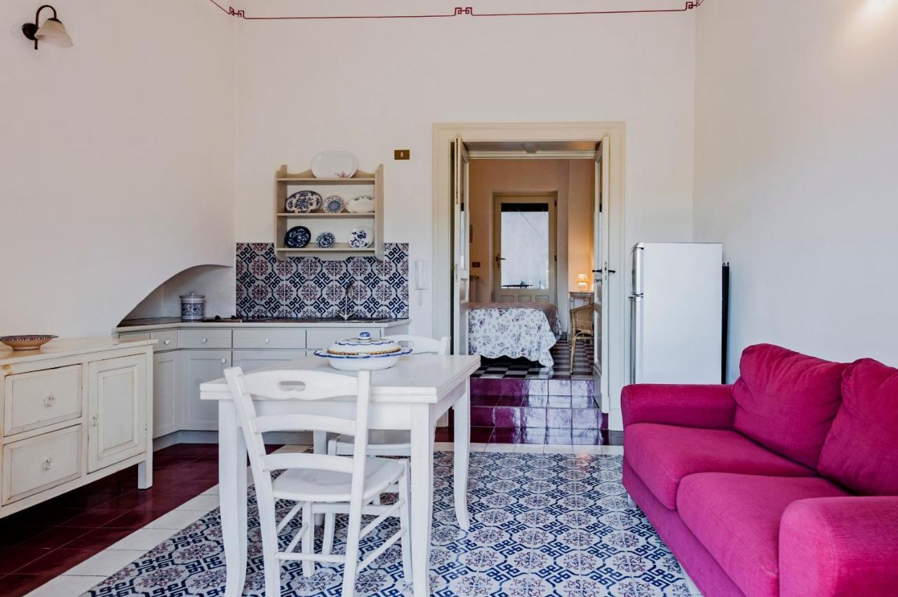 Gli Iris Apartments By Wonderful Italy Лингуаглоса Екстериор снимка