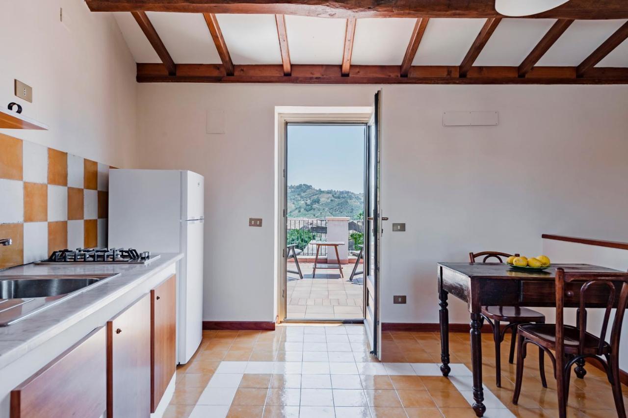 Gli Iris Apartments By Wonderful Italy Лингуаглоса Екстериор снимка